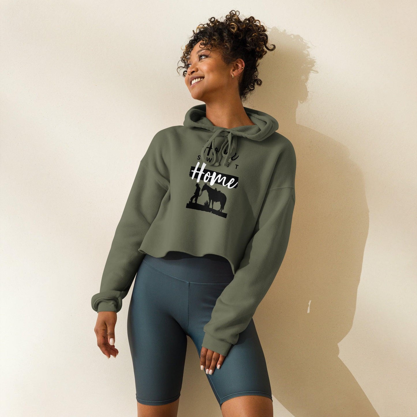 Cropped hoodie with "Home Sweet Home" design, ideal for horse lovers.